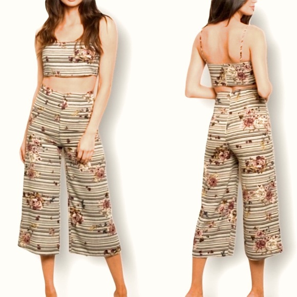 #1315 Two Piece Floral Bra Top Capri Outfit Set - Picture 15 of 17